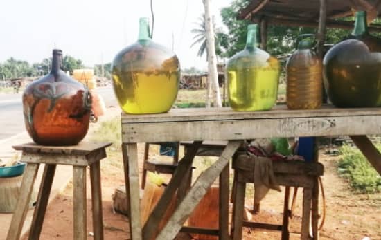 Au Bénin, le prix de l'essence de la contrebande appelée "kpayo'' a encore flambé à cause de la pénurie au Nigéria.